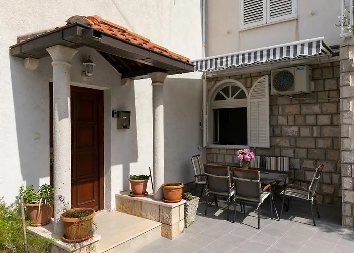 Apartment Tonka - Two Bedroom Apartment With Partial Sea View