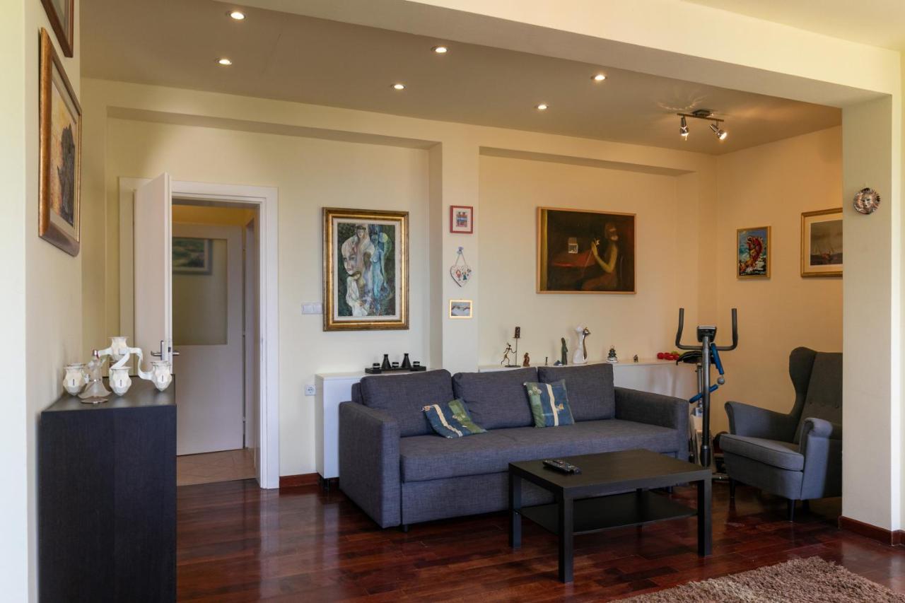 Tonka - Two Bedroom With Partial Sea View Apartment *