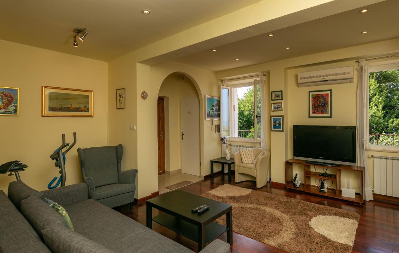 Tonka - Two Bedroom With Partial Sea View