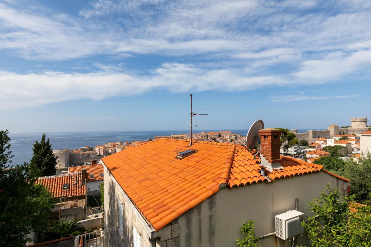 Tonka - Two Bedroom With Partial Sea View *