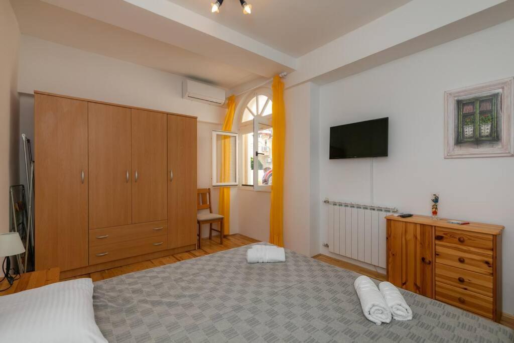 Apartment Tonka - Two Bedroom With Partial Sea View *