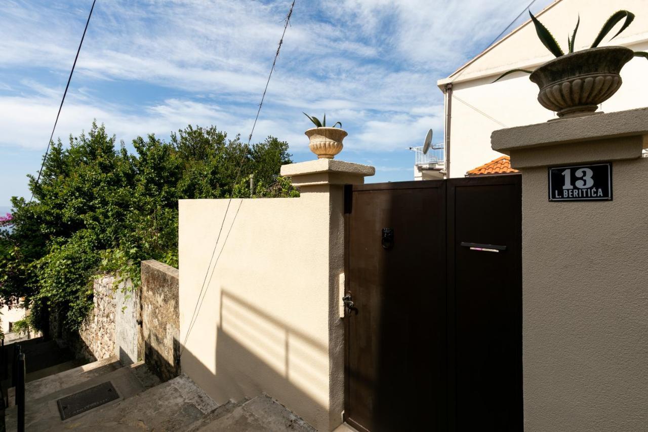 Tonka - Two Bedroom With Partial Sea View Appartement