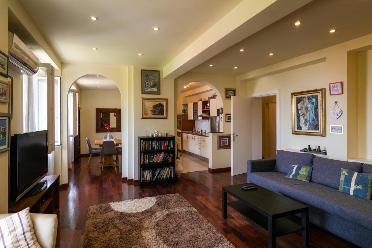 Tonka - Two Bedroom With Partial Sea View *